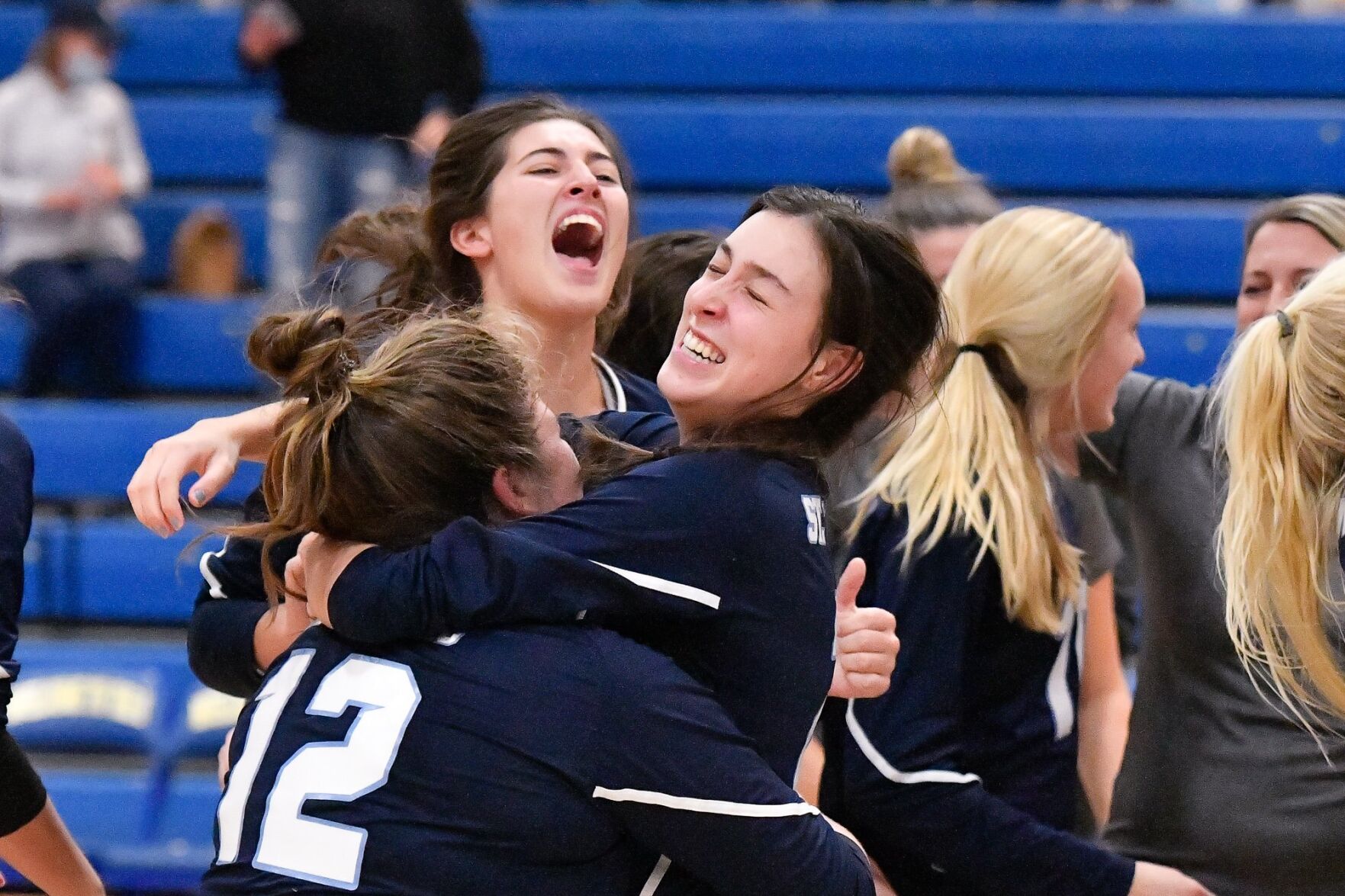 10/31/20 - Girls Volleyball - C5 quarter - Francis Howell vs St. Dominic